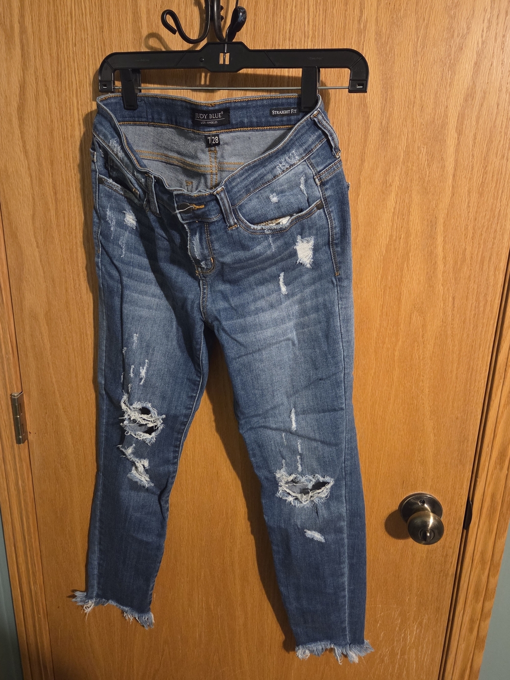 Judy Blue Medium Blue Distressed Cropped Straight Jeans